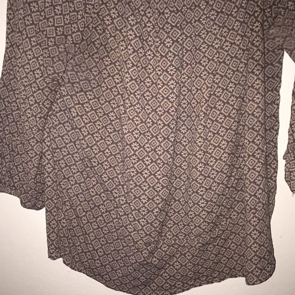 Cute 👚 blouse - Picture 3 of 4